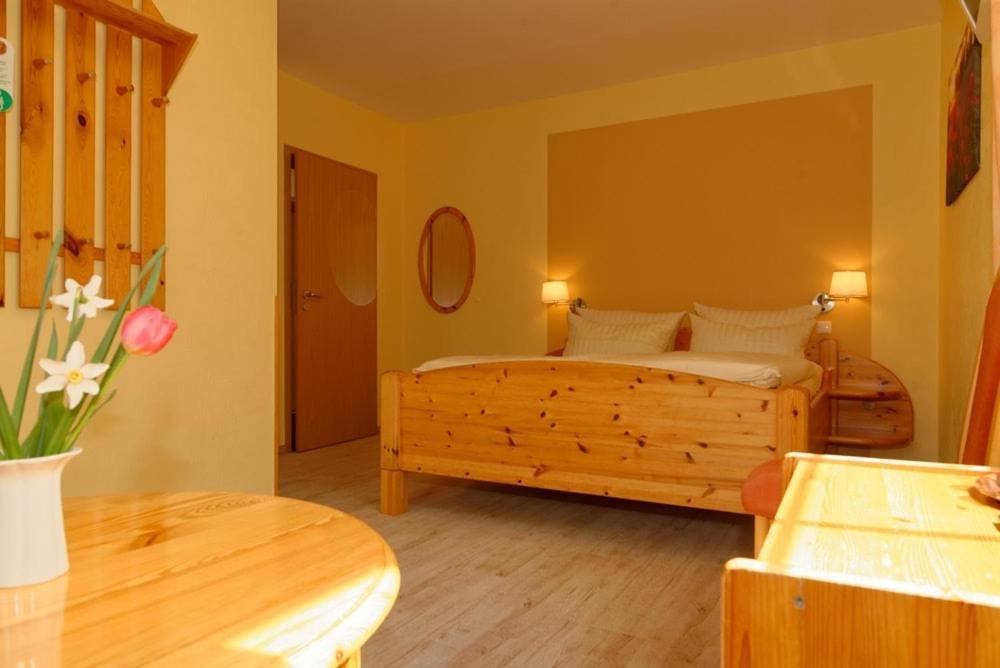 Landhotel Am Peetscher See Mirow Exterior photo